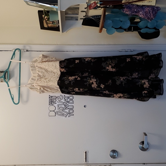 Dress - Picture 4 of 4